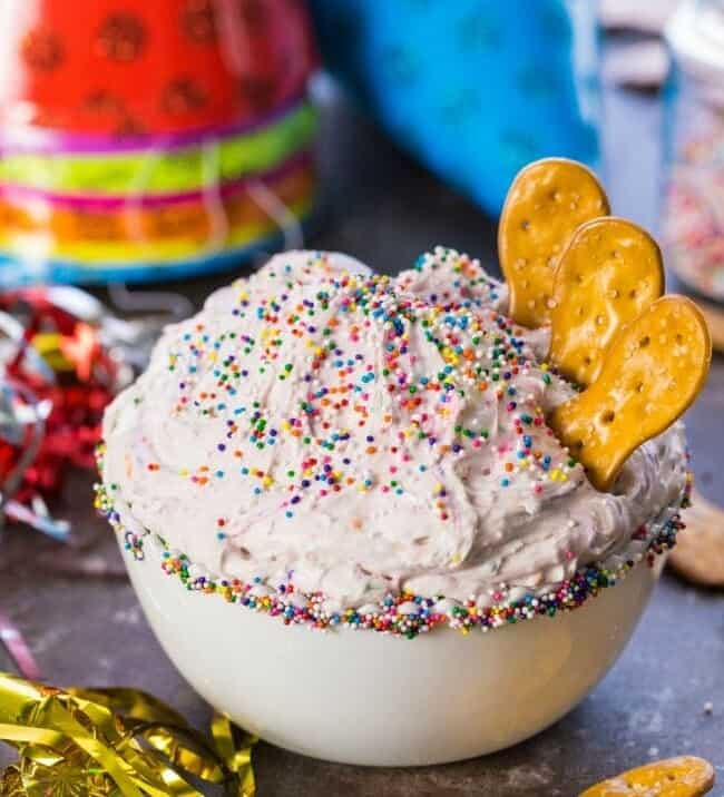 Skinny(er) Funfetti Cake Batter Dip! Birthday party favorite! SO easy and delicious. MAKE AHEAD THE NIGHT BEFORE!