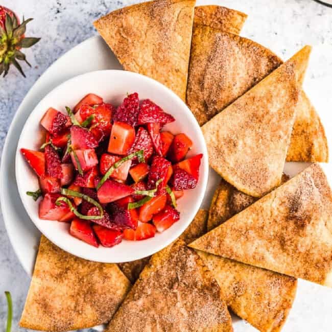 strawberry salsa and cinnamon sugar chips