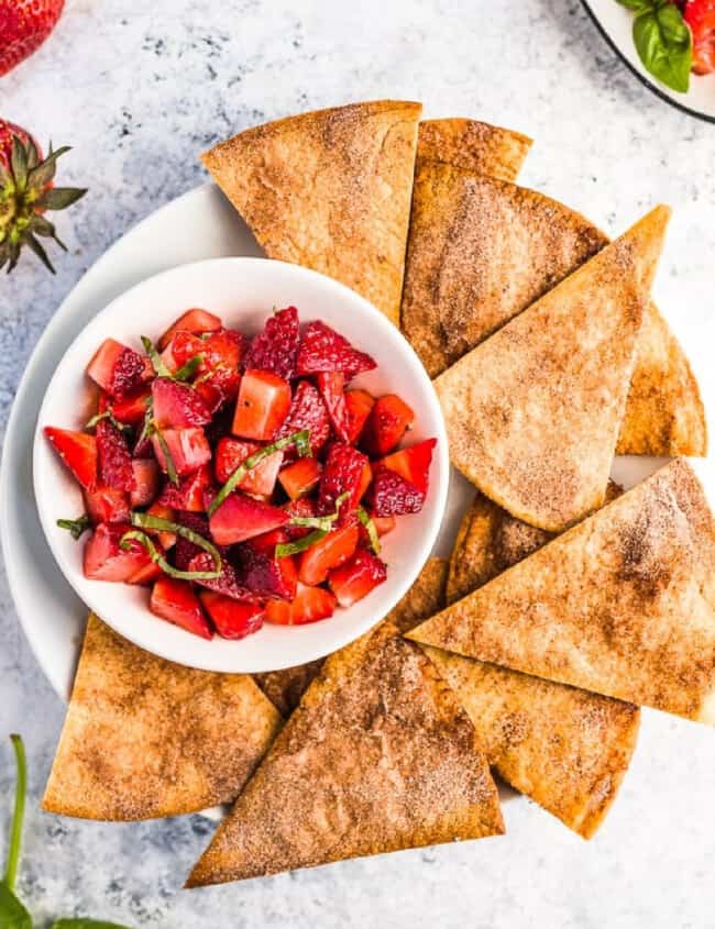 strawberry salsa and cinnamon sugar chips