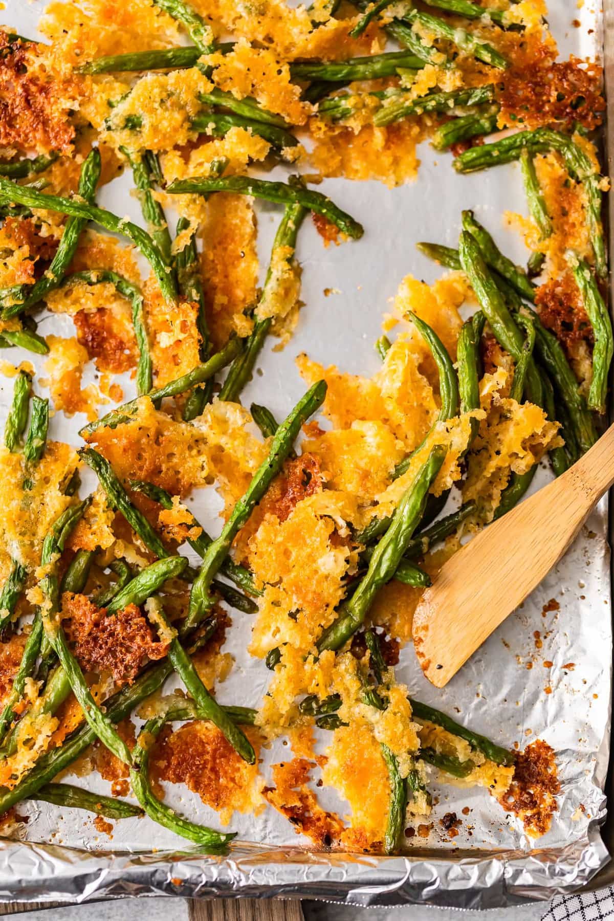 Crispy baked green beans with cheese ready to serve