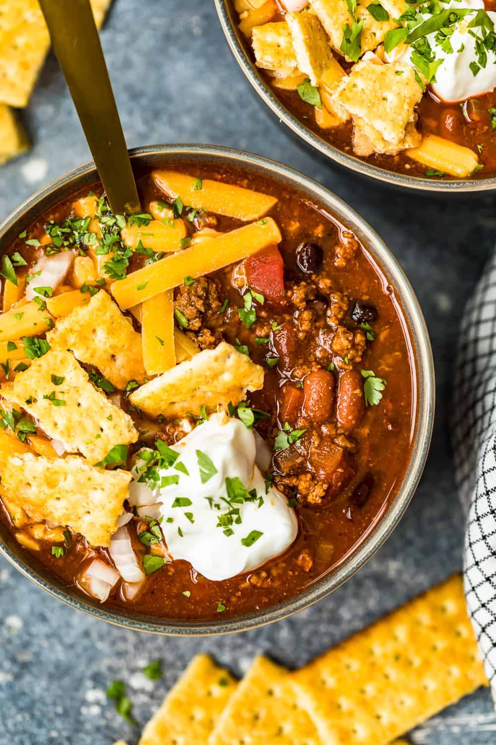 bowl of chili with crackers and other toppings