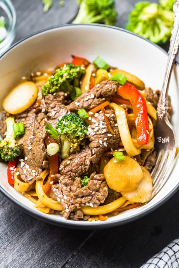 beef lo mein in white bowl