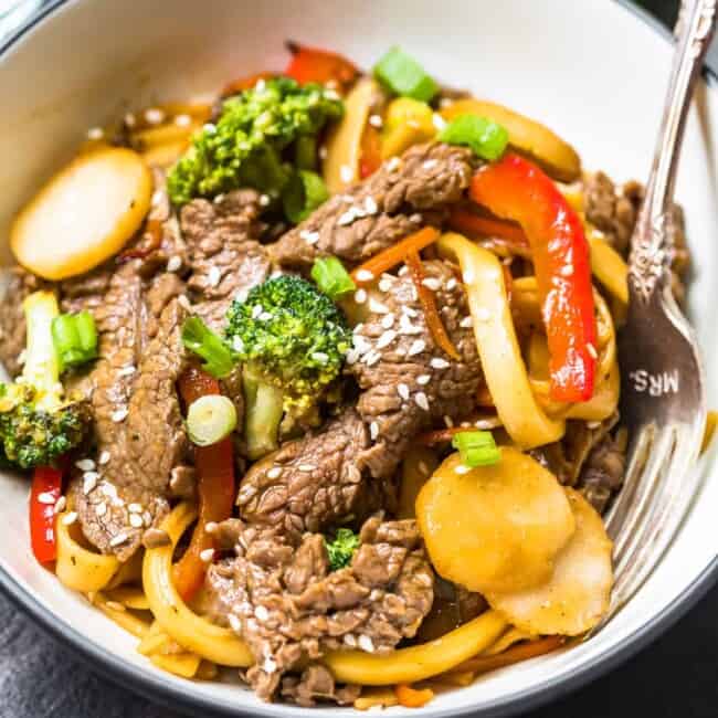 beef lo mein in white bowl