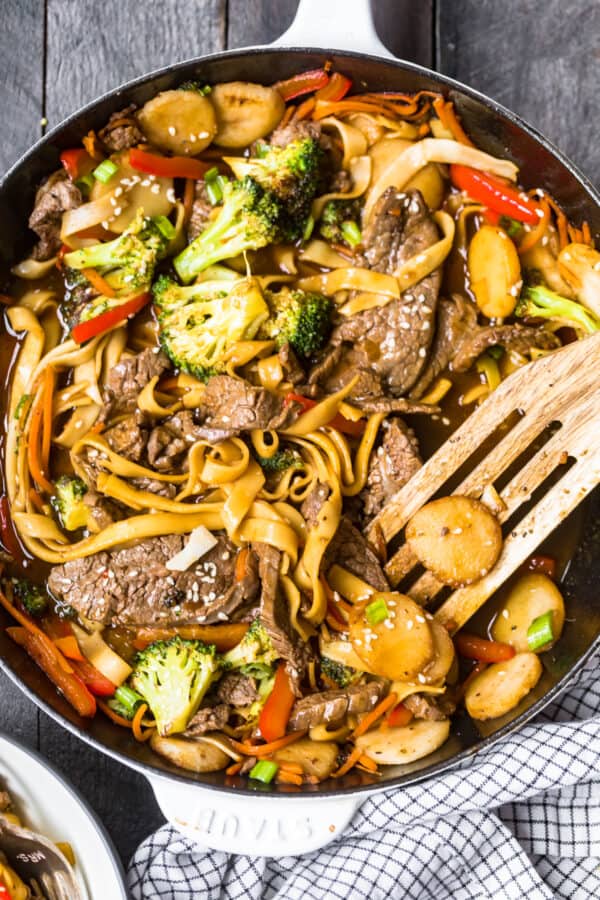 easy beef lo mein recipe in skillet