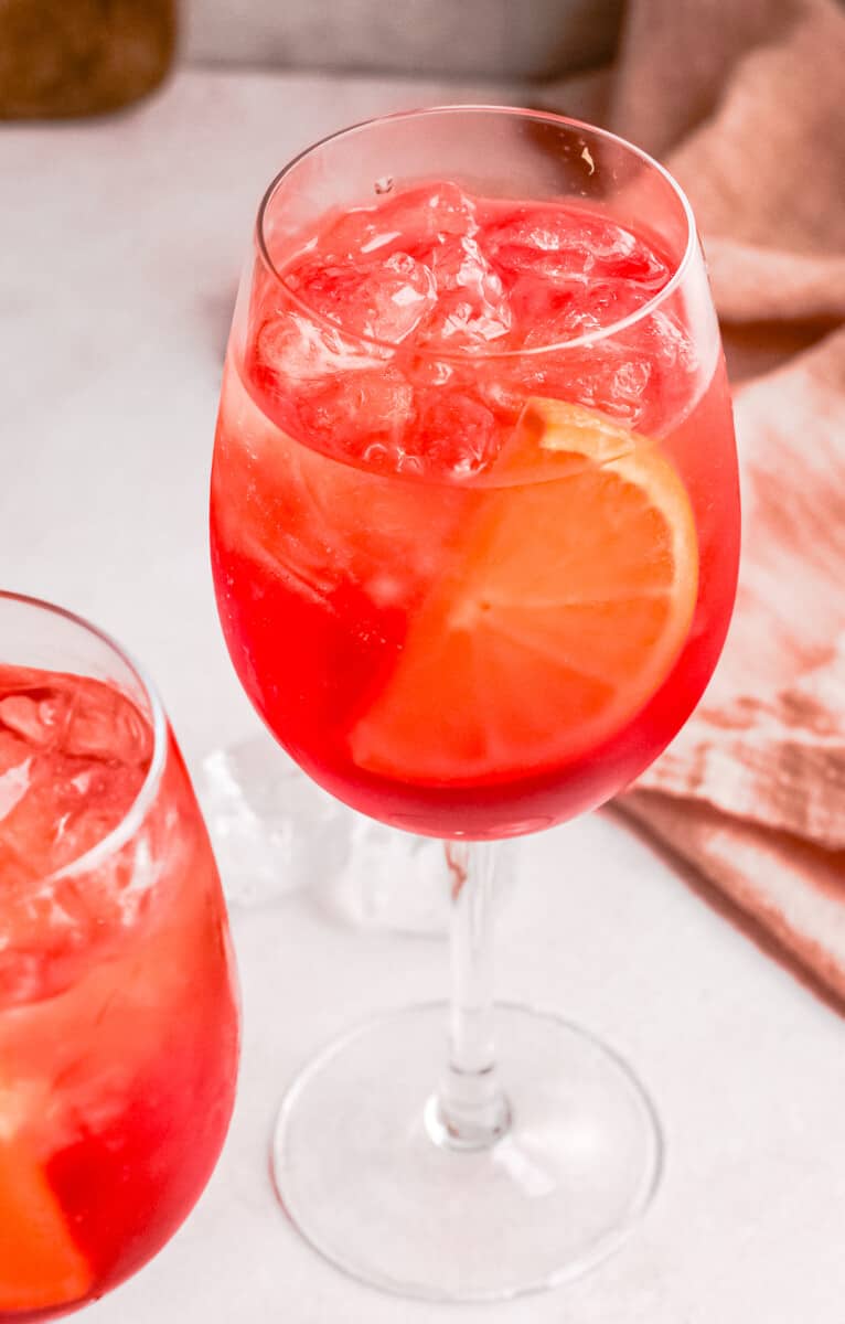 up close aperol spritz with orange slice