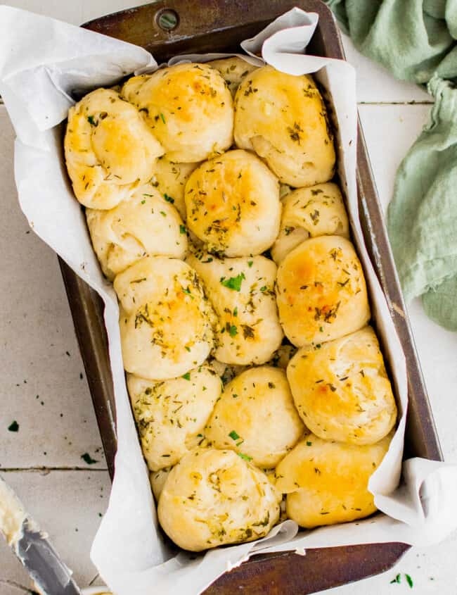 garlic butter pull apart rolls in cake pan