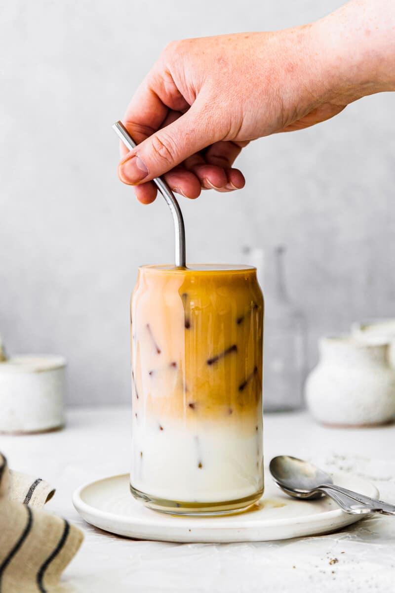 putting straw into iced chai tea latte