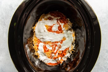 how to make crockpot buffalo chicken dip