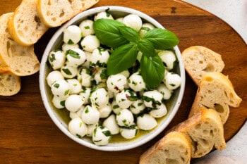 how to make herb marinated mozzarella