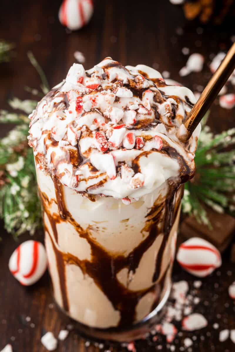 peppermint mudslide in glass with gold straw