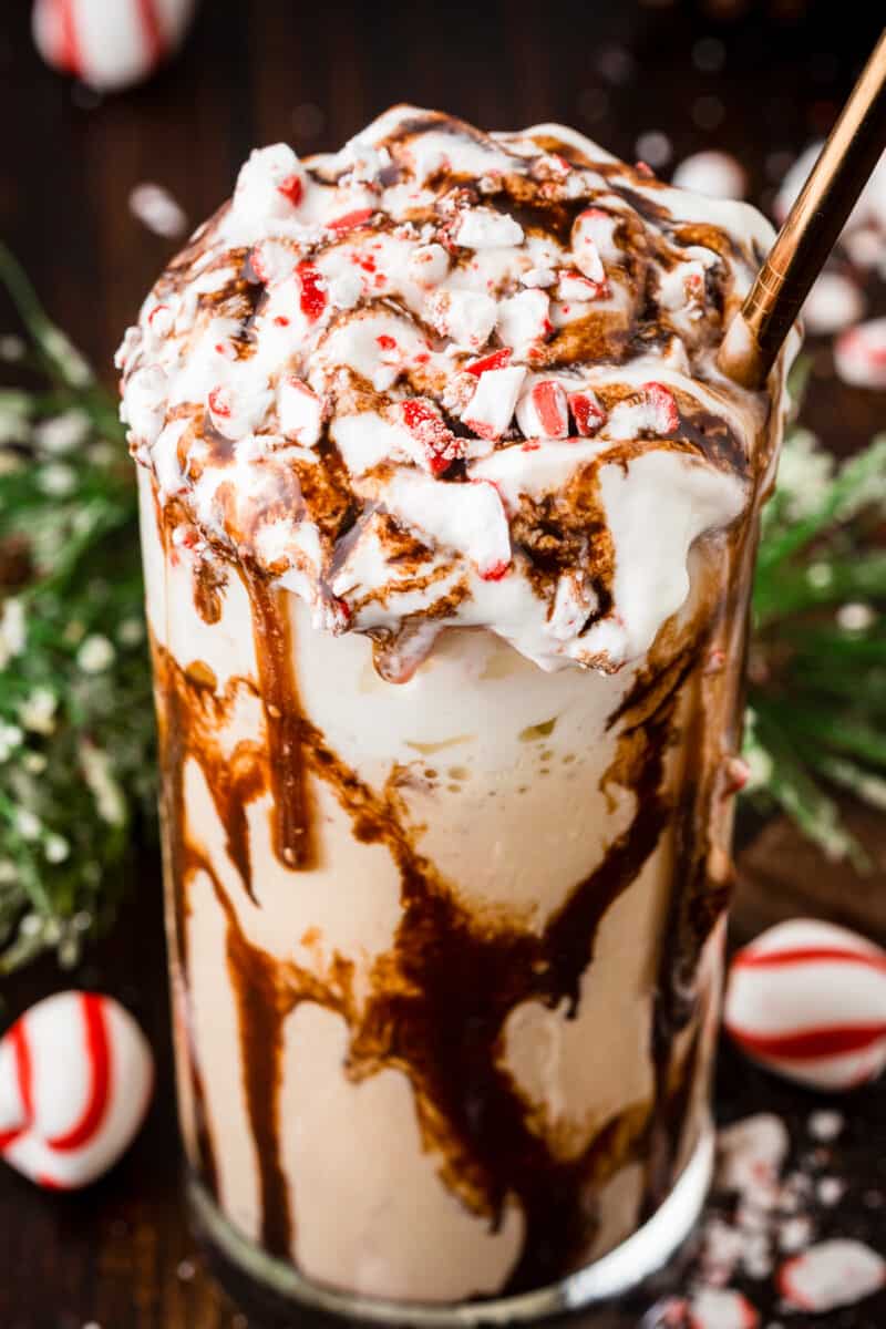 peppermint mudslide in glass with gold straw