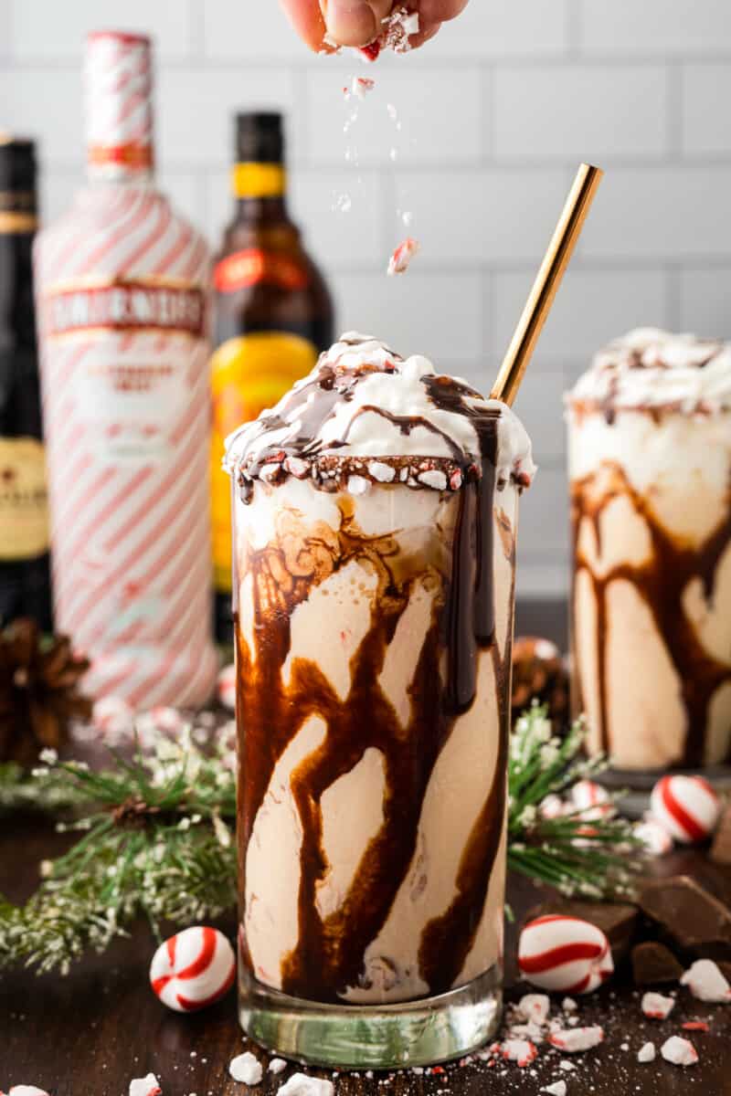 peppermint mudslide in glass with gold straw