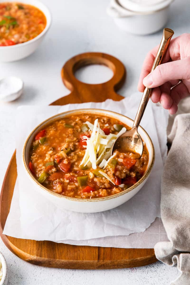 instant pot stuffed pepper soup with shredded cheese