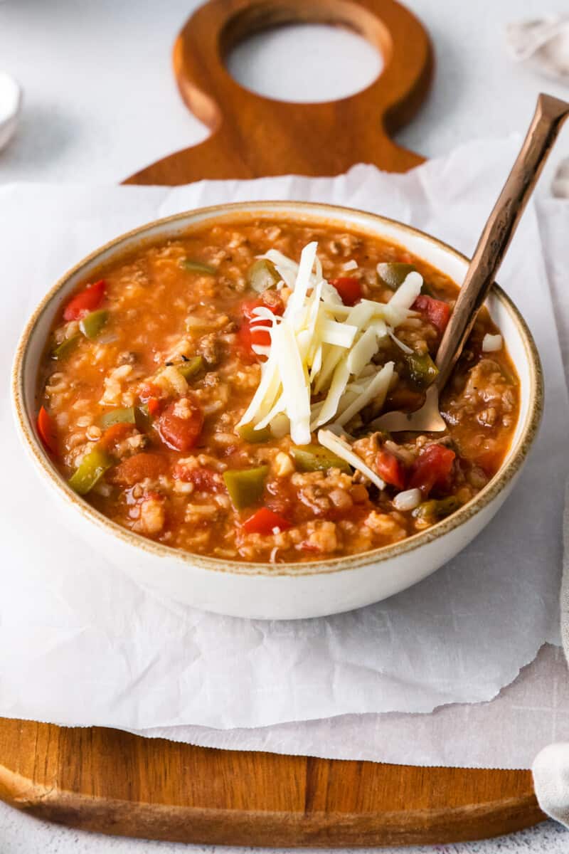 instant pot stuffed pepper soup with shredded cheese