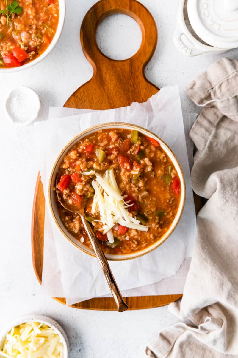 instant pot stuffed pepper soup with shredded cheese