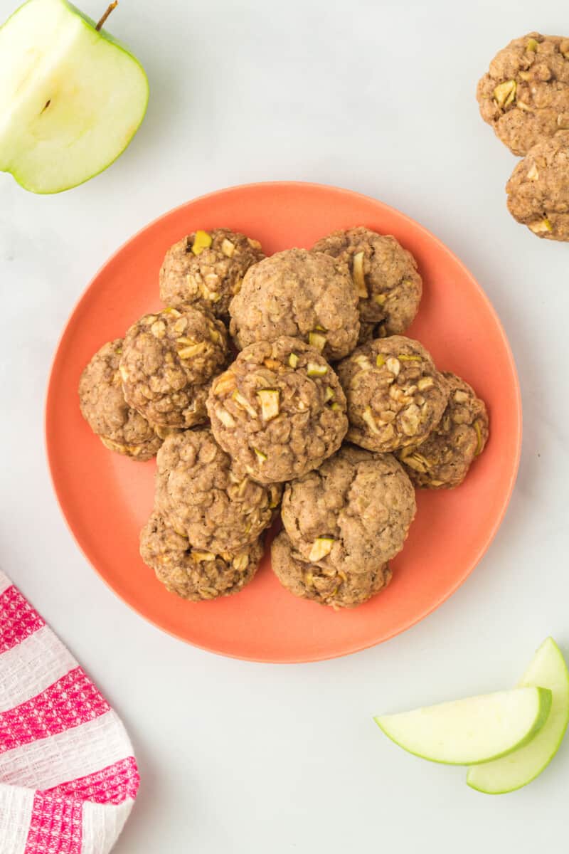 apple cinnamon breakfast cookies on an orange plate