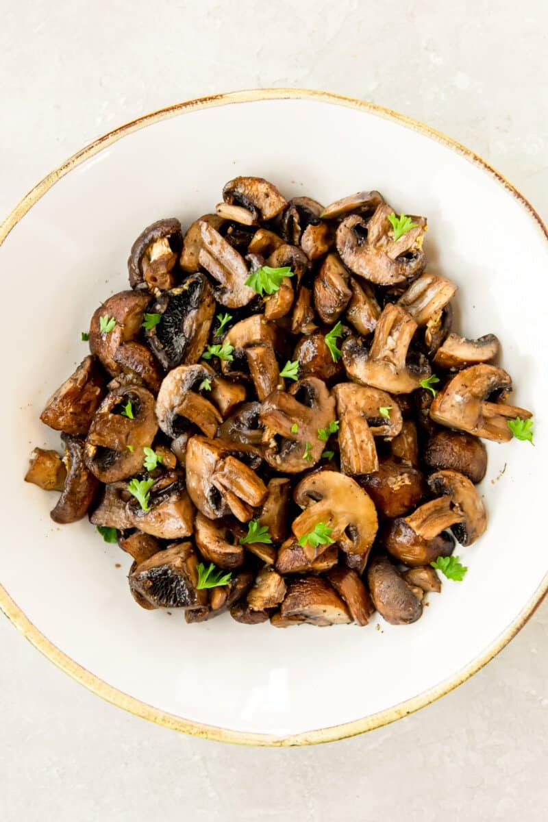 air fryer mushrooms in a white bowl.