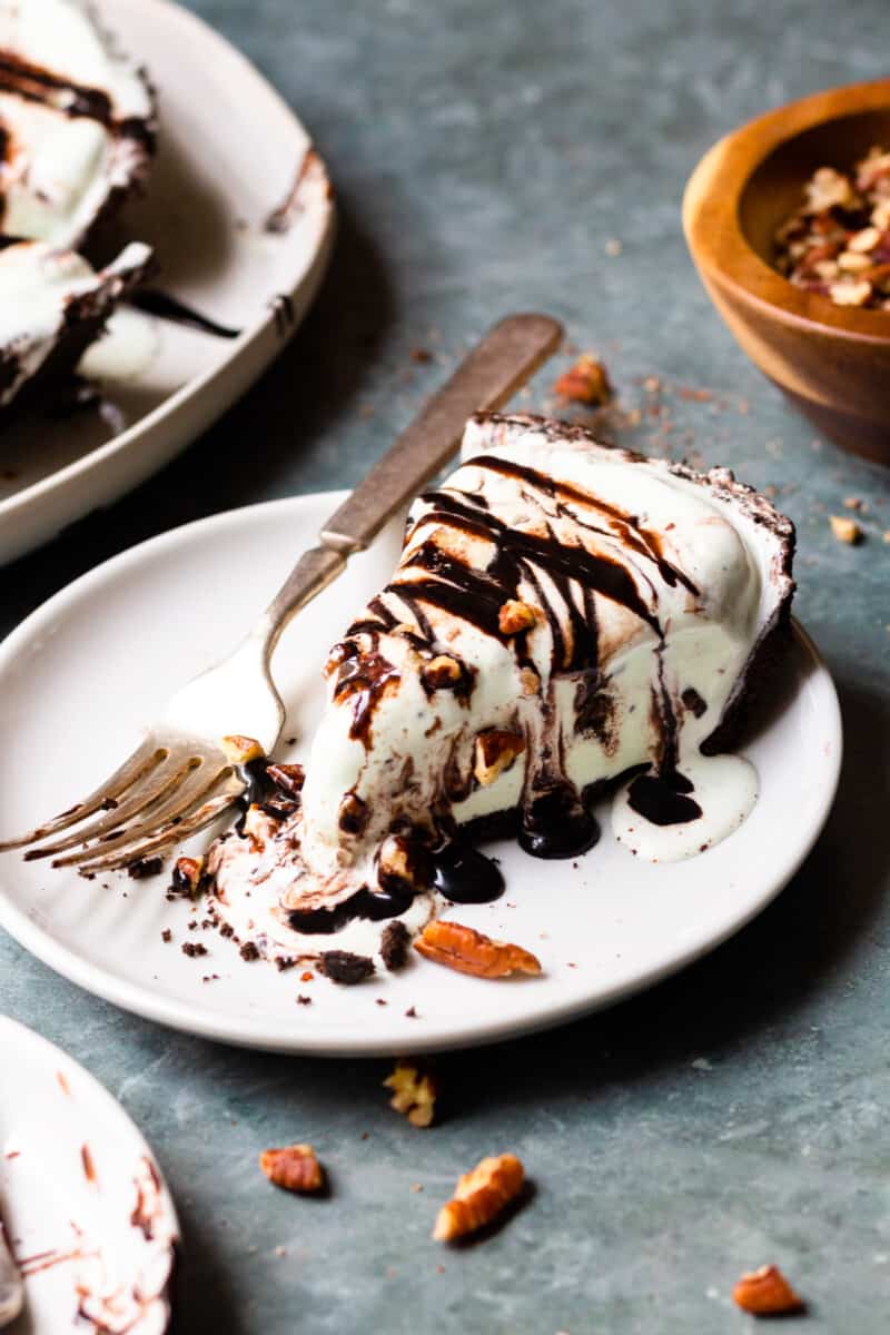 a slice of ice cream pie on a plate