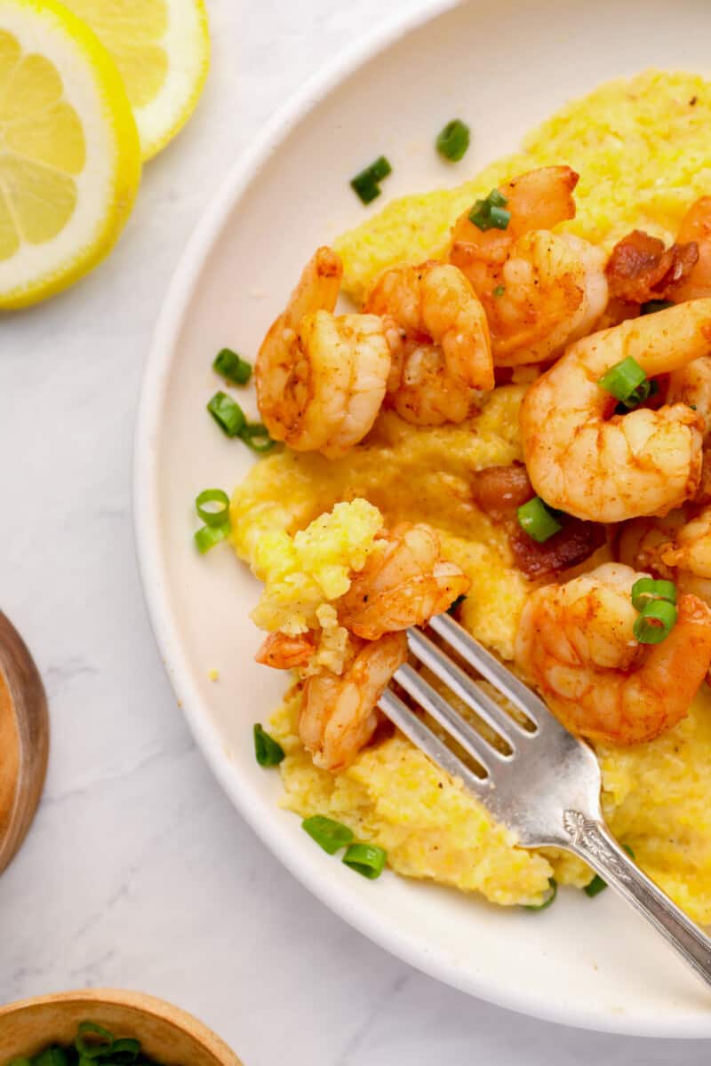 close up on a plate of shrimp and grits