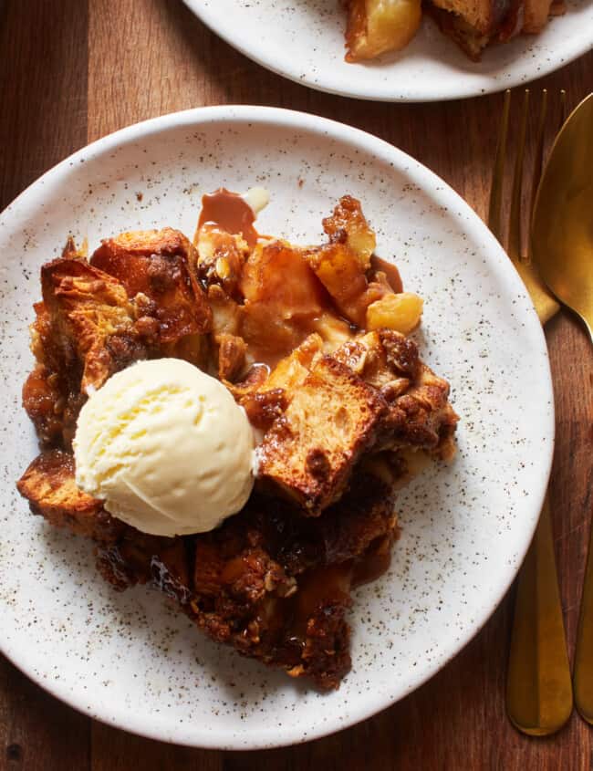 caramel apple pie bread pudding