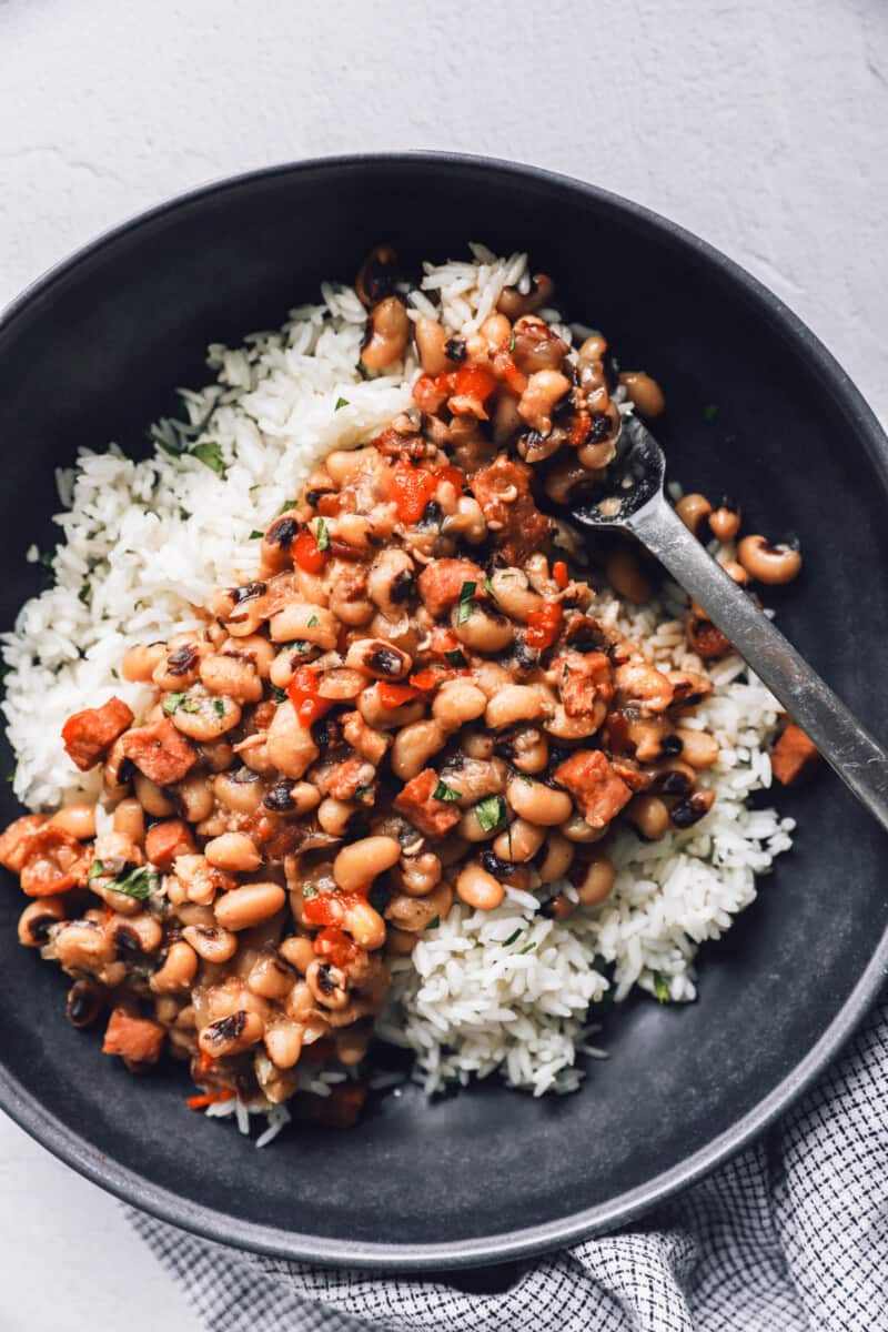 bowl of instant pot black eyed peas