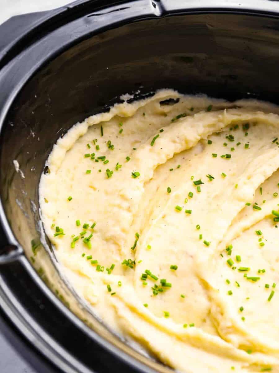 creamy mashed potatoes in a slow cooker