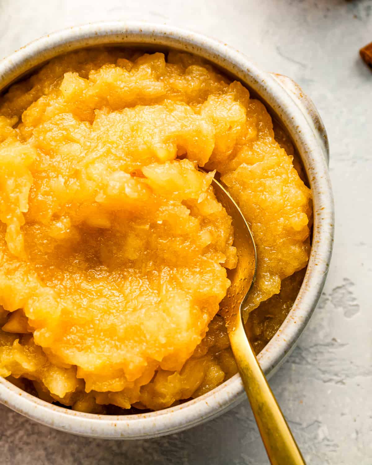 Close up on a bowl of applesauce.