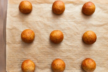 A baking sheet with a bunch of cookies on it.