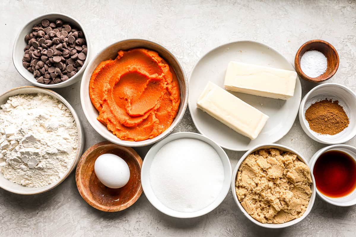 ingredients for pumpkin cookie bars.